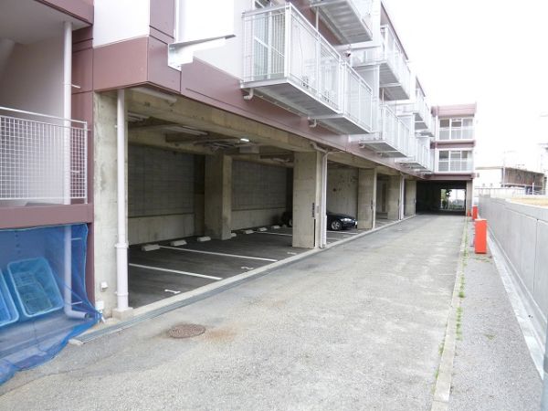 ドミトリー箕面 駐車場