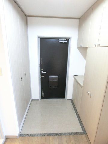 ラヴィベール箕面 玄関