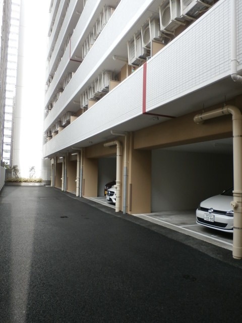 セレニテ新大阪カルム 駐車場