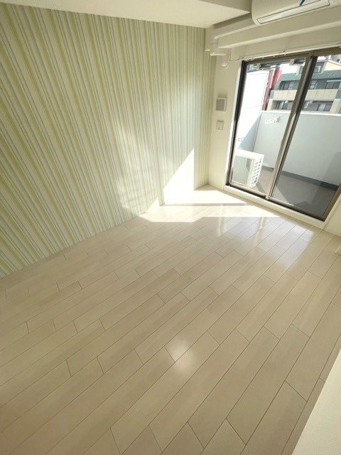 セレニテ新大阪カルム リビング