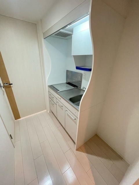 セレニテ新大阪カルム キッチン