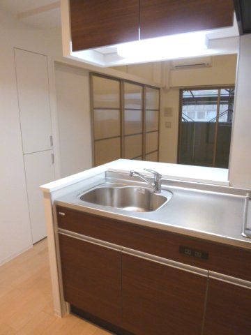 セレニテ新大阪カルム キッチン