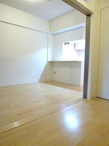 セレニテ新大阪カルム リビング