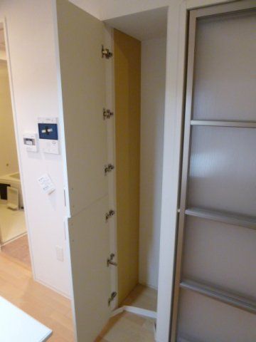 セレニテ新大阪カルム 収納