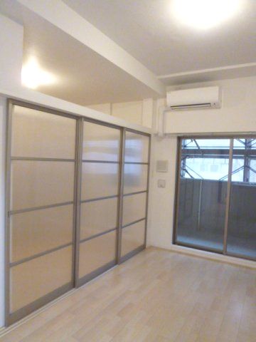 セレニテ新大阪カルム リビング