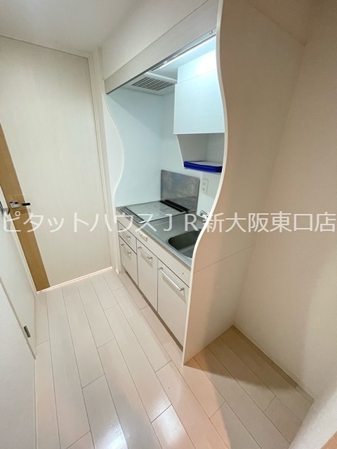 セレニテ新大阪カルム キッチン