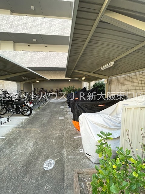 スプランディッド新大阪Ⅲ 駐車場