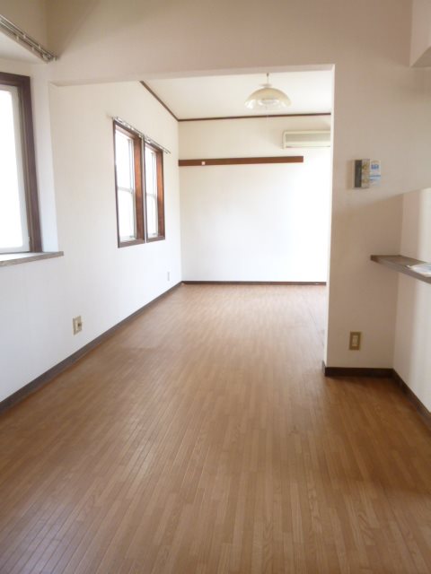 大阪府箕面市箕面２丁目 リビング