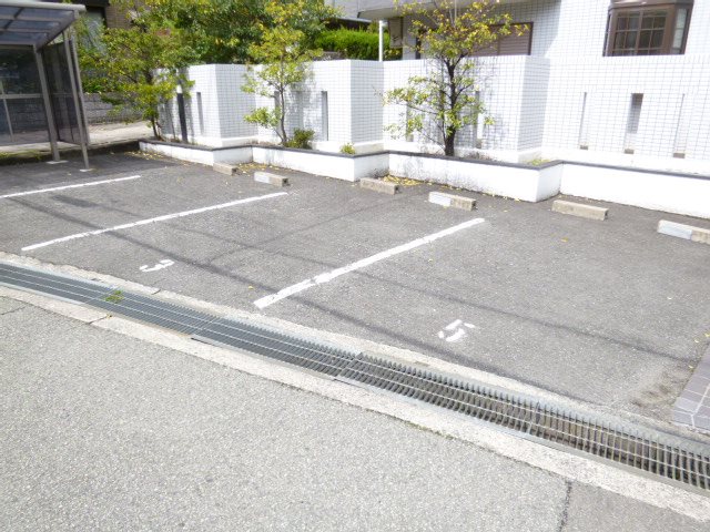 EST-小野原 駐車場