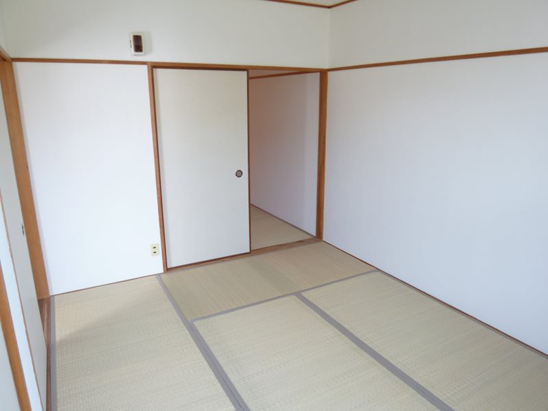 大阪府箕面市箕面４丁目 リビング