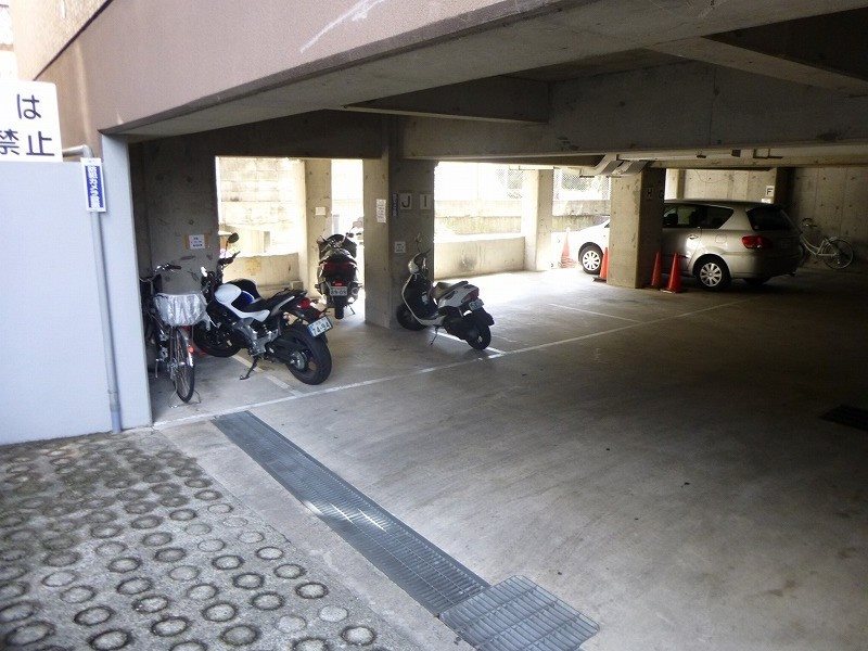 大阪府箕面市如意谷１丁目 駐車場
