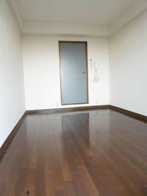大阪府箕面市箕面６丁目 リビング