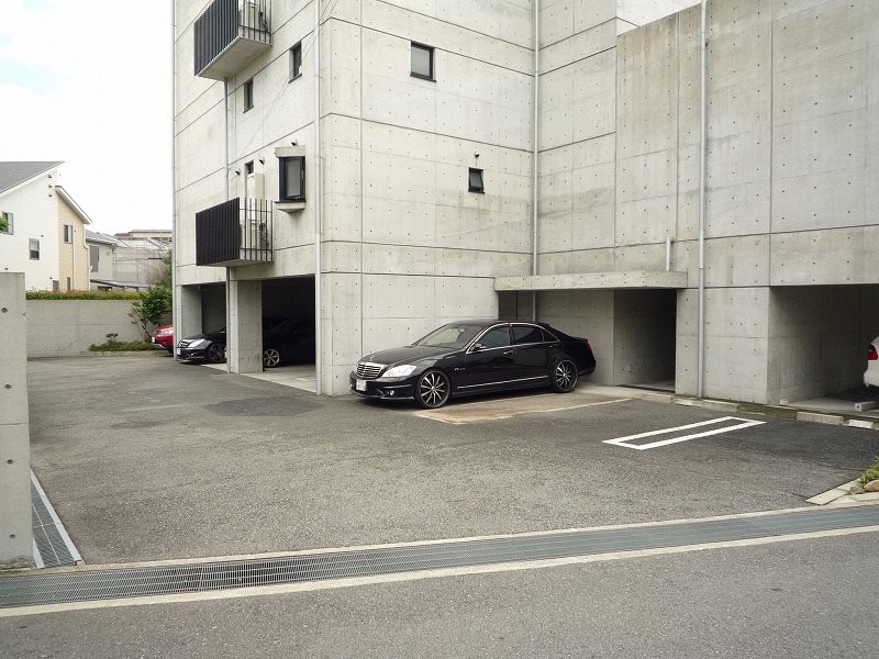 大阪府箕面市箕面６丁目 駐車場