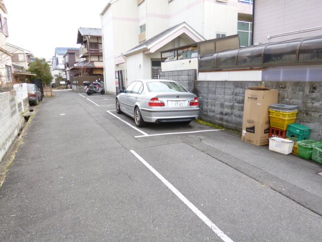 大阪府箕面市箕面４丁目 駐車場