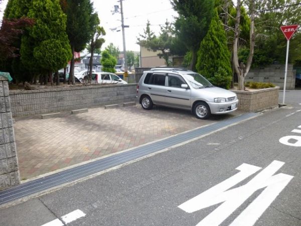 大阪府箕面市牧落１丁目 駐車場