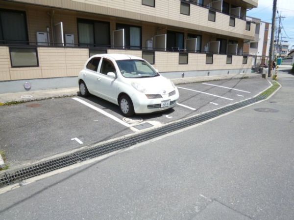 大阪府箕面市半町３丁目 駐車場