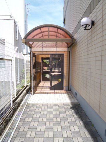 大阪府箕面市半町３丁目 エントランス