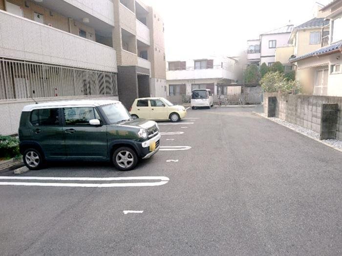 大阪府箕面市新稲１丁目 駐車場