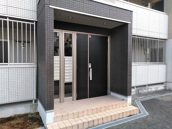 大阪府箕面市新稲１丁目 玄関