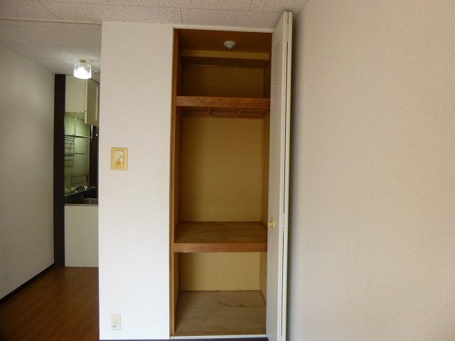 大阪府箕面市箕面５丁目 収納