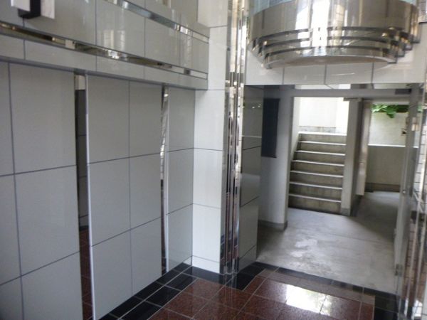 大阪府箕面市西小路２丁目 エントランス