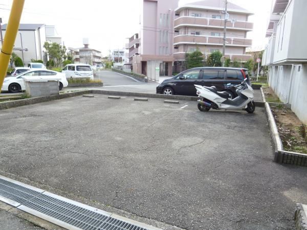 大阪府箕面市粟生外院３丁目 駐車場
