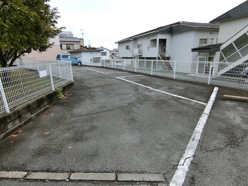 大阪府箕面市粟生新家３丁目 駐車場