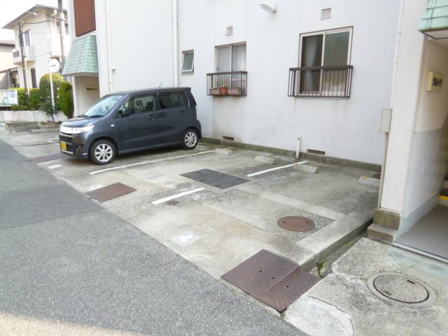 大阪府箕面市箕面３丁目 駐車場