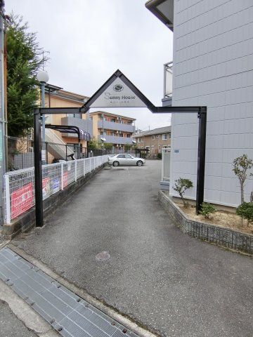大阪府箕面市粟生間谷西７丁目 エントランス