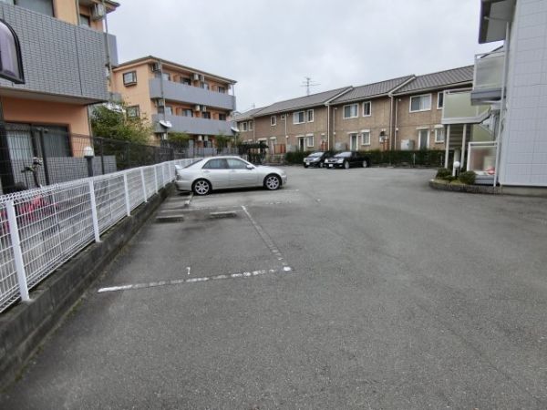 大阪府箕面市粟生間谷西７丁目 駐車場