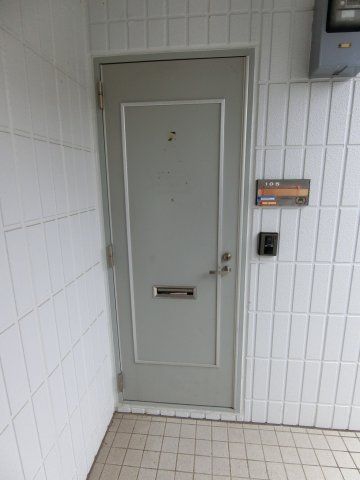 大阪府箕面市粟生間谷西７丁目 玄関