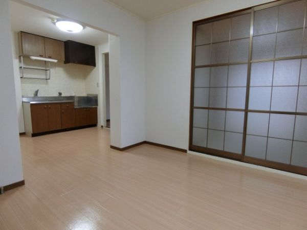大阪府箕面市粟生間谷西７丁目 リビング