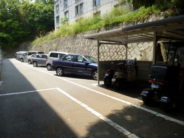 大阪府箕面市箕面８丁目 駐車場