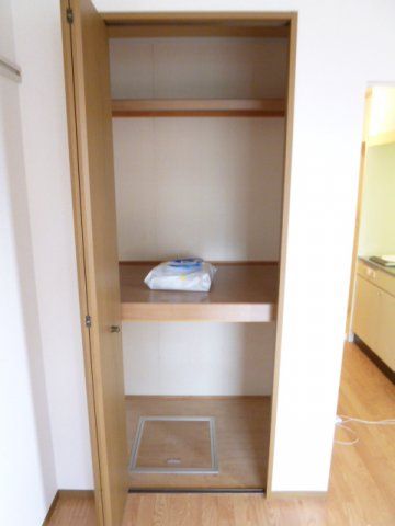 大阪府箕面市小野原東２丁目 収納