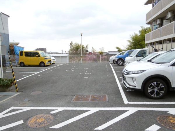 大阪府箕面市粟生外院２丁目 駐車場