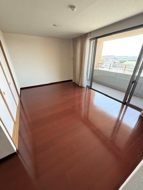 大阪府箕面市箕面６丁目 リビング