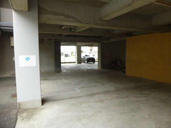 大阪府箕面市如意谷１丁目 駐車場