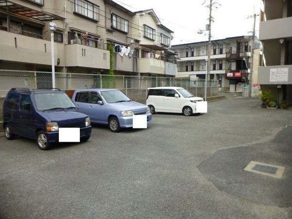 大阪府箕面市如意谷１丁目 駐車場