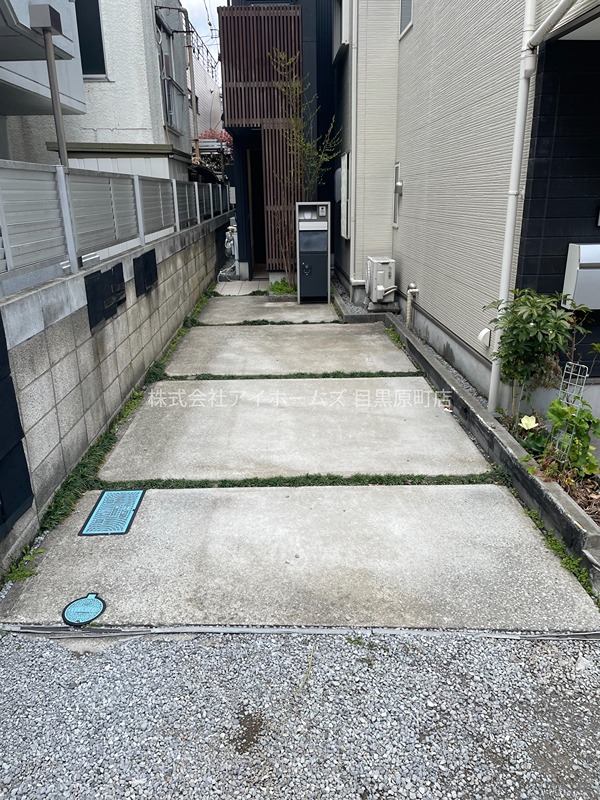 原町１丁目貸家 駐車場