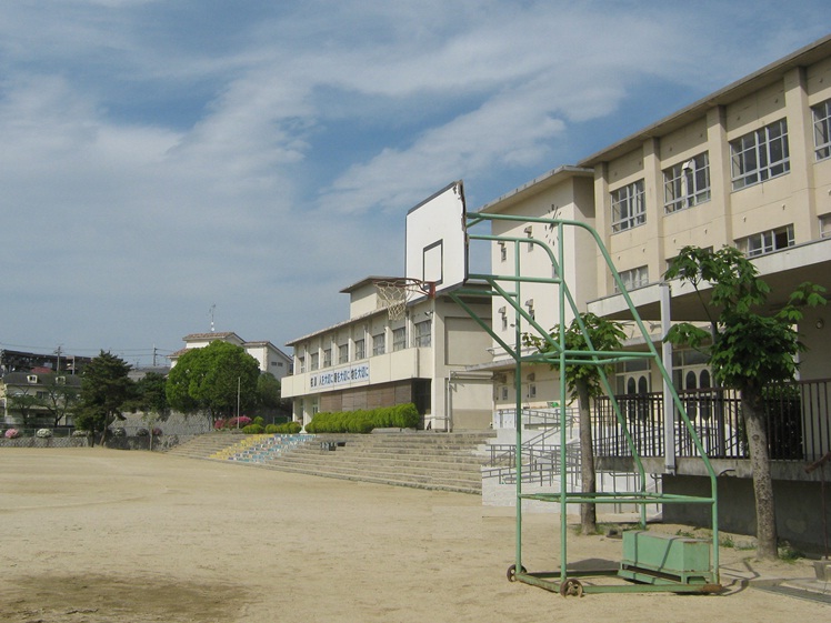 エスト香里 中学校