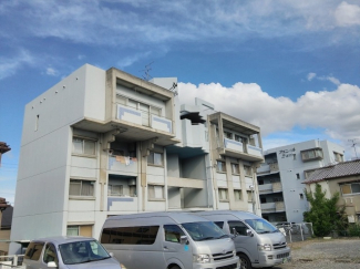 アヴニール1番館・2番館 駐車場