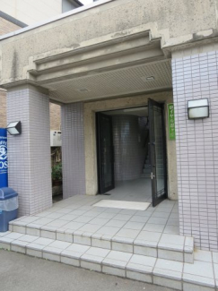 ロイヤル忍ヶ丘 エントランス