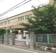 野里町３８番地貸家 中学校