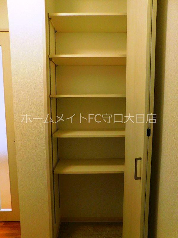 カーサヴィータ門真市栄町 収納