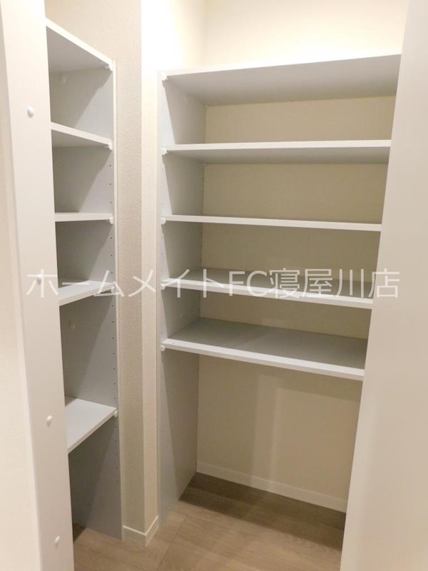 シャーメゾン寝屋川中央 収納