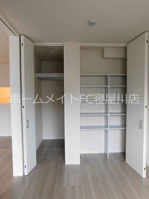 シャーメゾン寝屋川中央 収納