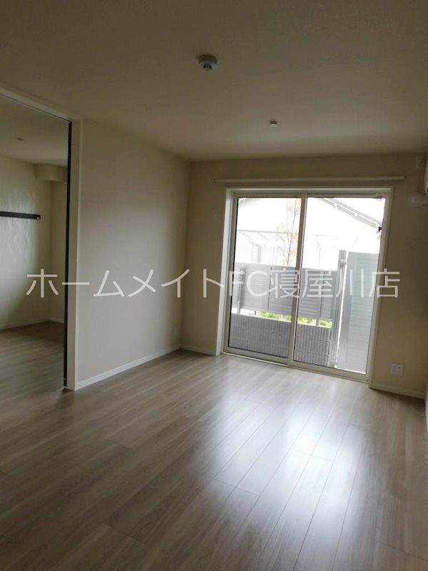 シャーメゾン寝屋川中央 リビング