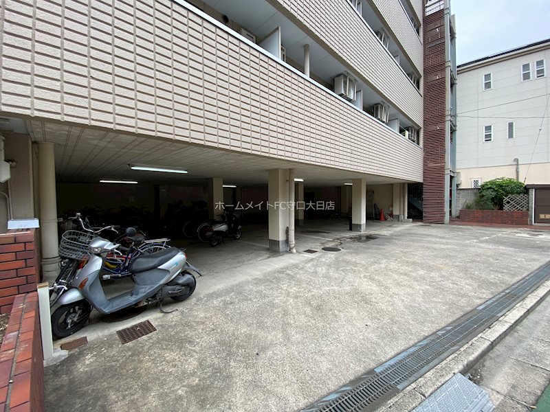 新橋ハイツ 駐車場
