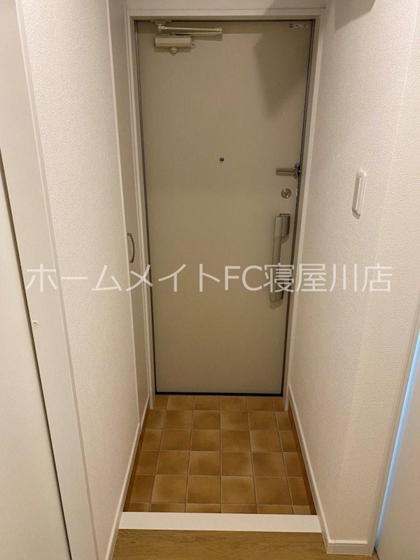 F8石津 玄関