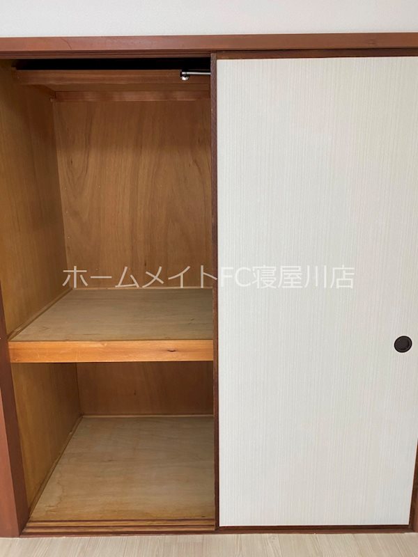 シャルル四条畷駅前 収納